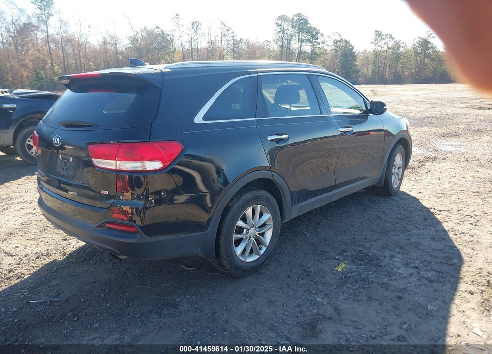 2018 KIA SORENTO 2.4L LX VIN: 5XYPG4A33JG375385