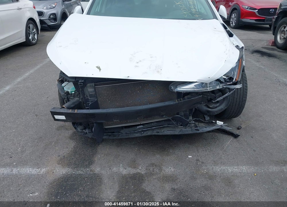 2019 HYUNDAI ELANTRA VIN: 5NPD74LF3KH496423