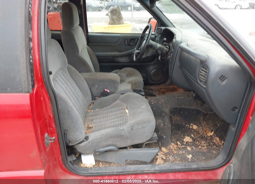 2002 CHEVROLET S-10 LS VIN: 1GCDT19W928196725