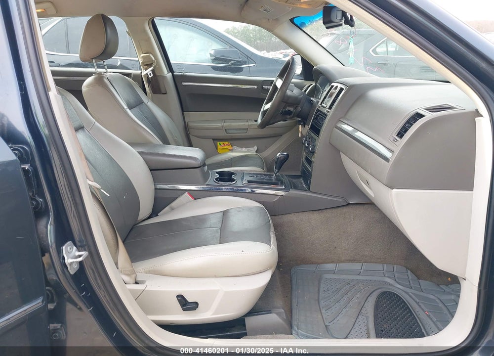 2008 CHRYSLER 300 VIN: 2C3LA53G88H321828