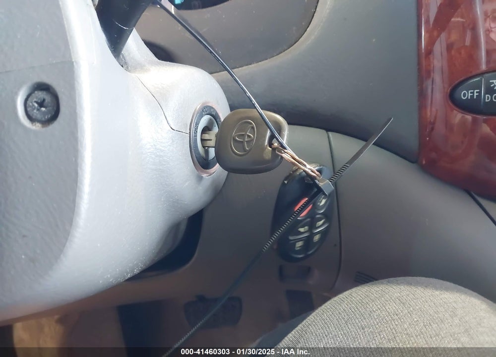 2007 TOYOTA SIENNA XLE VIN: 5TDBK22C27S006993