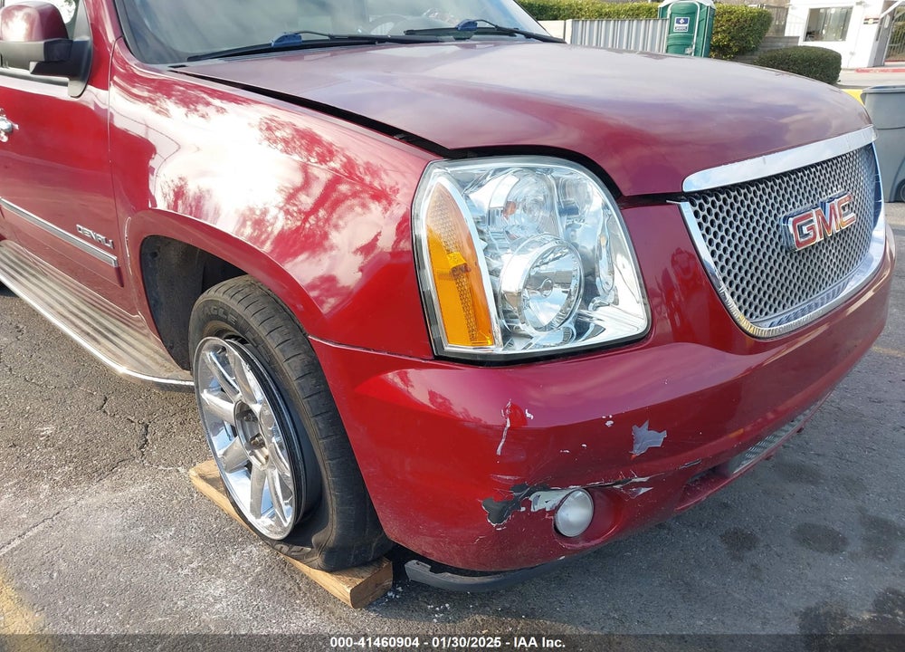 2010 GMC YUKON XL 1500 DENALI VIN: 1GKUKMEF4AR215852
