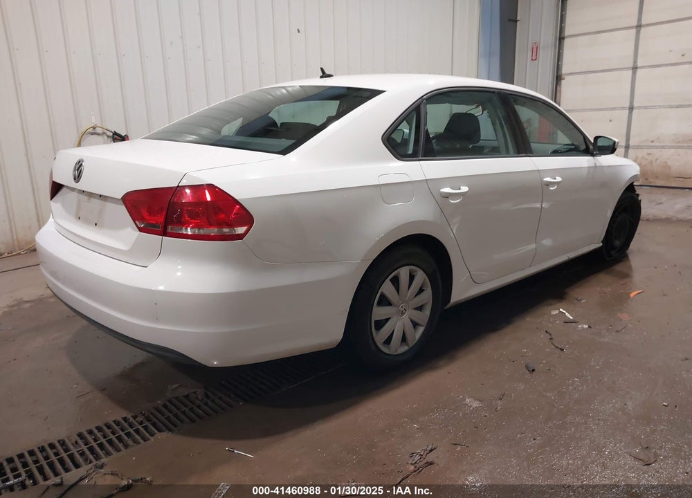 2013 VOLKSWAGEN PASSAT 2.5L S VIN: 1VWAP7A32DC081764