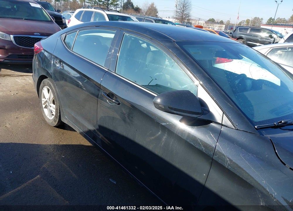 2019 HYUNDAI ELANTRA VIN: 5NPD84LF0KH439240