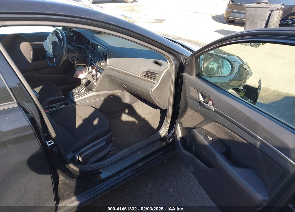 2019 HYUNDAI ELANTRA VIN: 5NPD84LF0KH439240