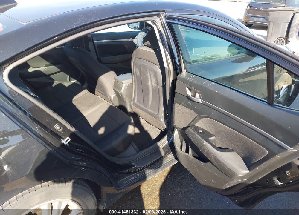 2019 HYUNDAI ELANTRA VIN: 5NPD84LF0KH439240
