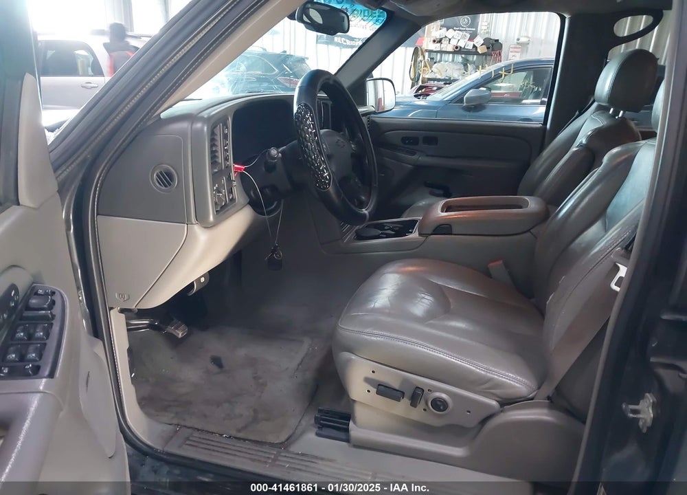 2005 CHEVROLET TAHOE LT VIN: 1GNEK13T05J200462