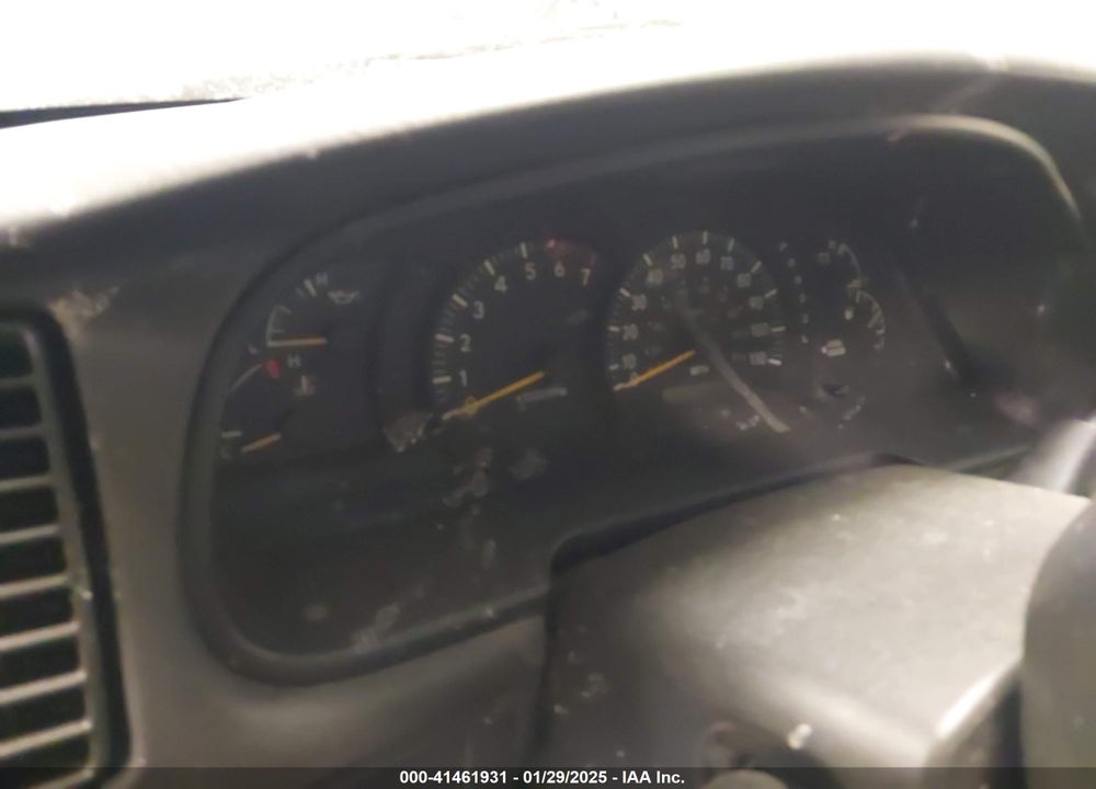 2004 TOYOTA TUNDRA SR5 V8 VIN: 5TBBT44184S445611