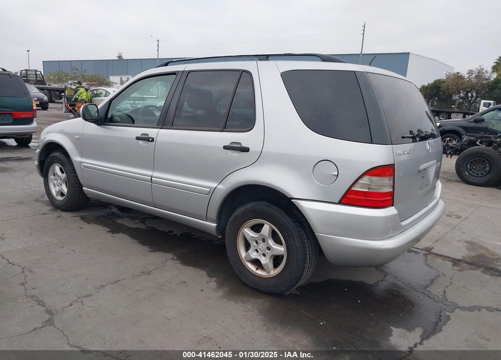 2001 MERCEDES-BENZ ML 320 VIN: 4JGAB54E21A236772