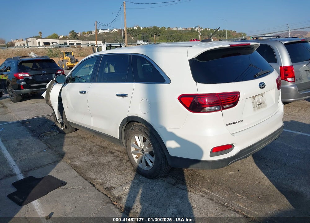 2019 KIA SORENTO 3.3L LX VIN: 5XYPG4A52KG558439