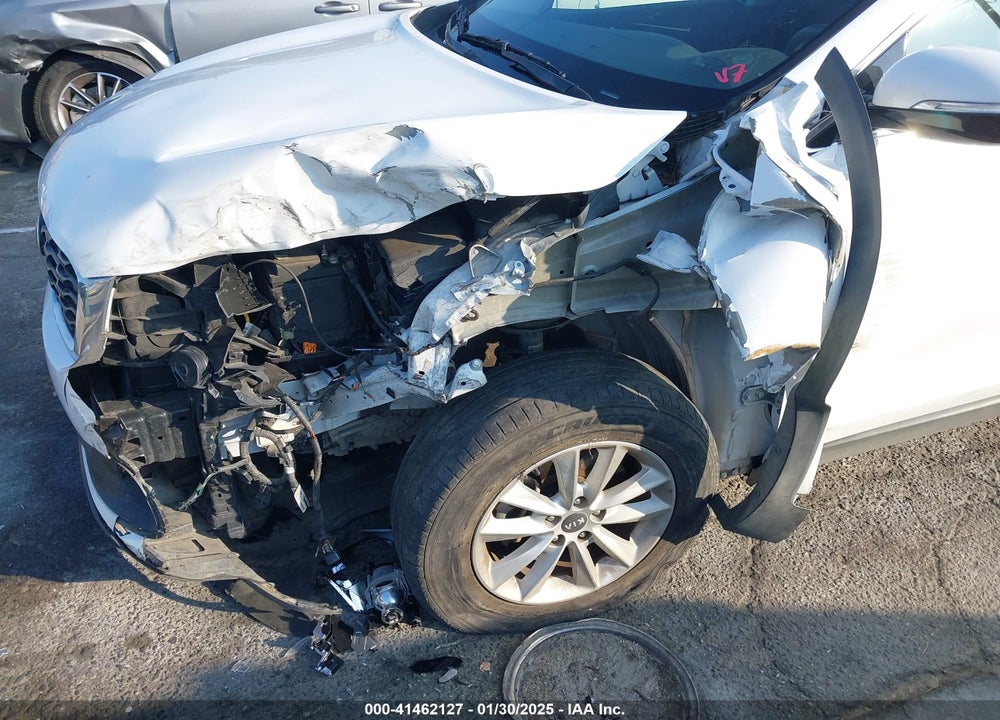 2019 KIA SORENTO 3.3L LX VIN: 5XYPG4A52KG558439