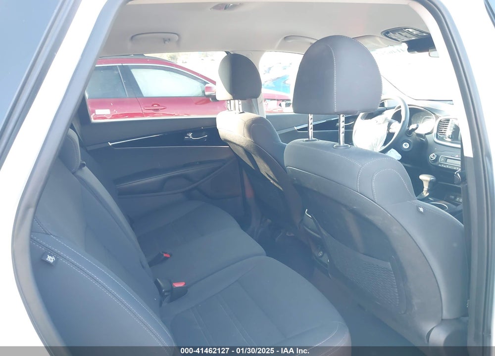2019 KIA SORENTO 3.3L LX VIN: 5XYPG4A52KG558439