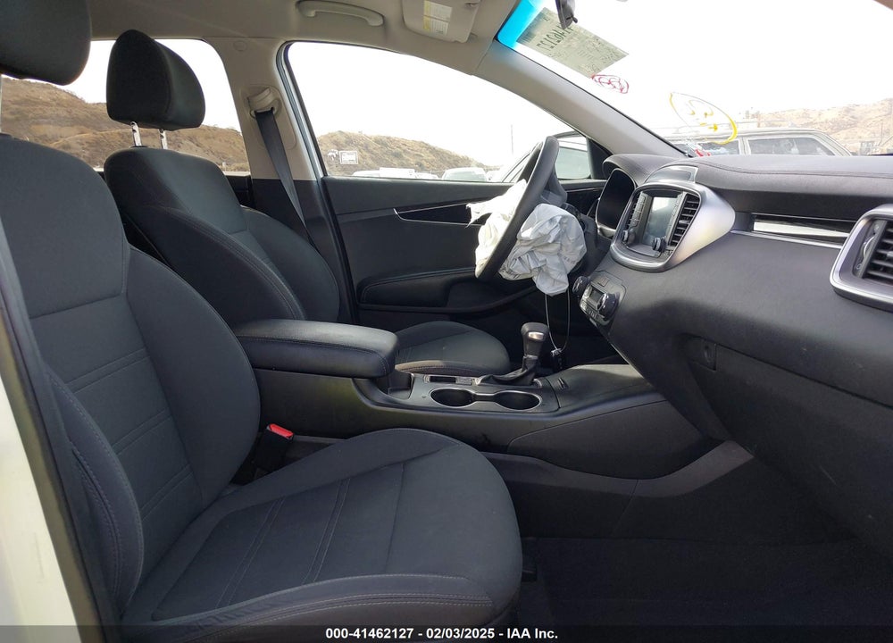 2019 KIA SORENTO 3.3L LX VIN: 5XYPG4A52KG558439