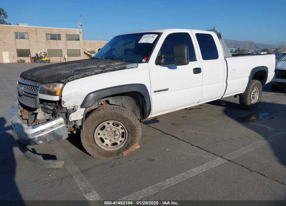2005 CHEVROLET SILVERADO 2500HD WORK TRUCK VIN: 1GCHC29U55E278107