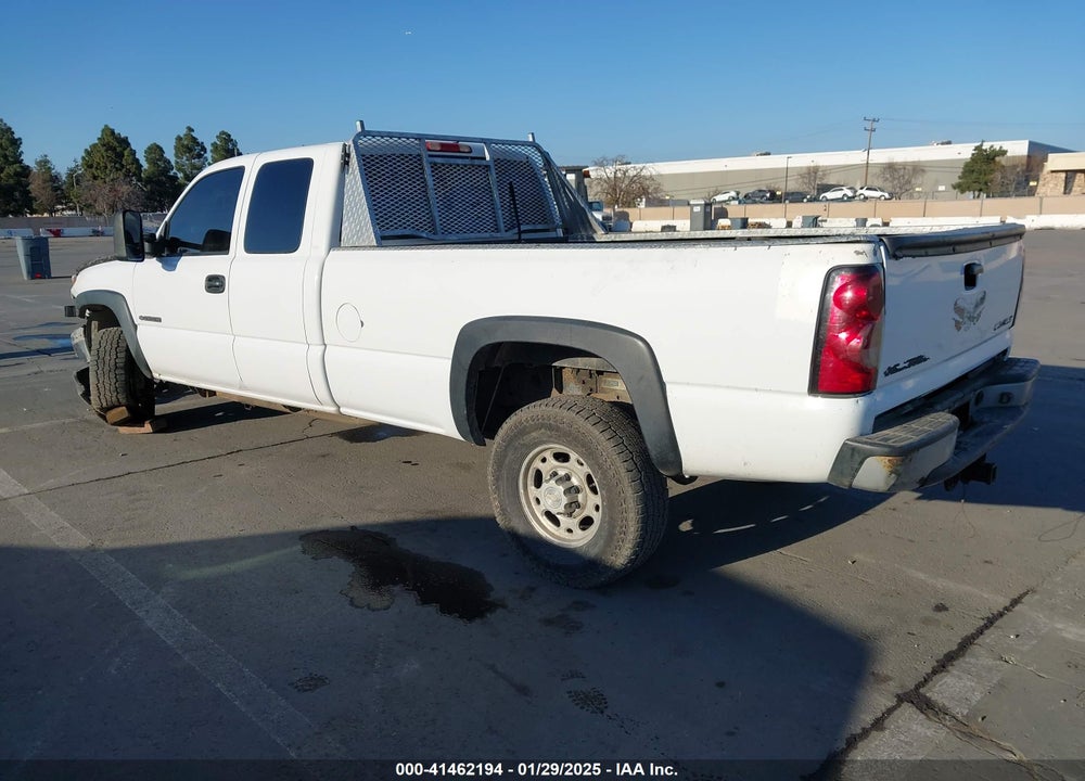 2005 CHEVROLET SILVERADO 2500HD WORK TRUCK VIN: 1GCHC29U55E278107