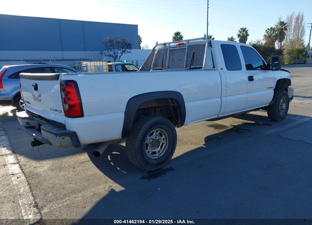 2005 CHEVROLET SILVERADO 2500HD WORK TRUCK VIN: 1GCHC29U55E278107