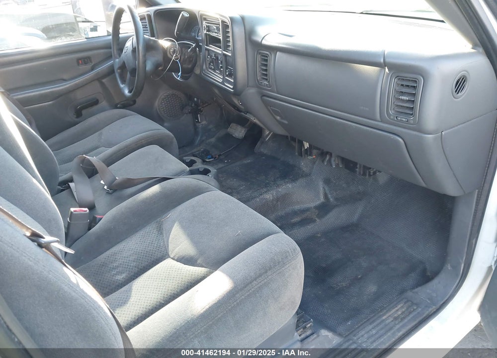 2005 CHEVROLET SILVERADO 2500HD WORK TRUCK VIN: 1GCHC29U55E278107