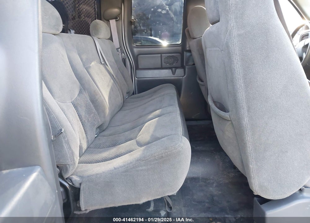 2005 CHEVROLET SILVERADO 2500HD WORK TRUCK VIN: 1GCHC29U55E278107