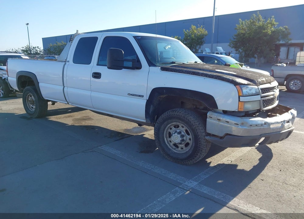 2005 CHEVROLET SILVERADO 2500HD WORK TRUCK VIN: 1GCHC29U55E278107