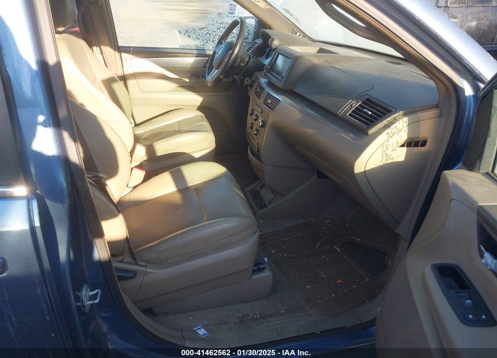 2011 VOLKSWAGEN ROUTAN SE VIN: 2V4RW3DG5BR739975