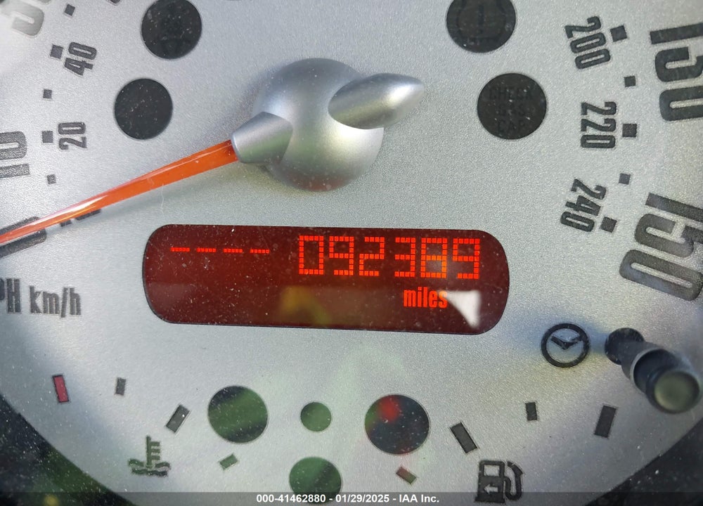 2006 MINI COOPER S VIN: WMWRE33516TN27079