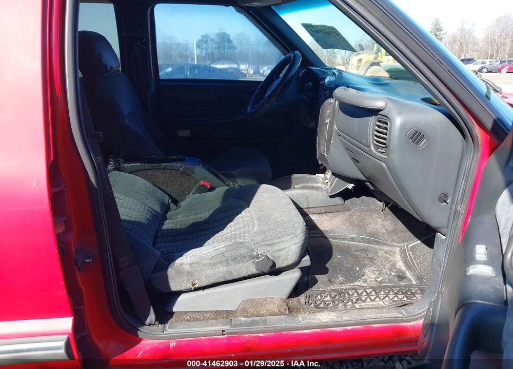 2000 CHEVROLET BLAZER LS VIN: 1GNDT13W9Y2253081