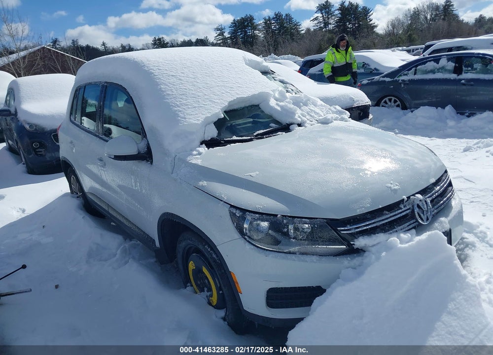 2017 VOLKSWAGEN TIGUAN VIN: WVGBV7AX5HK049074