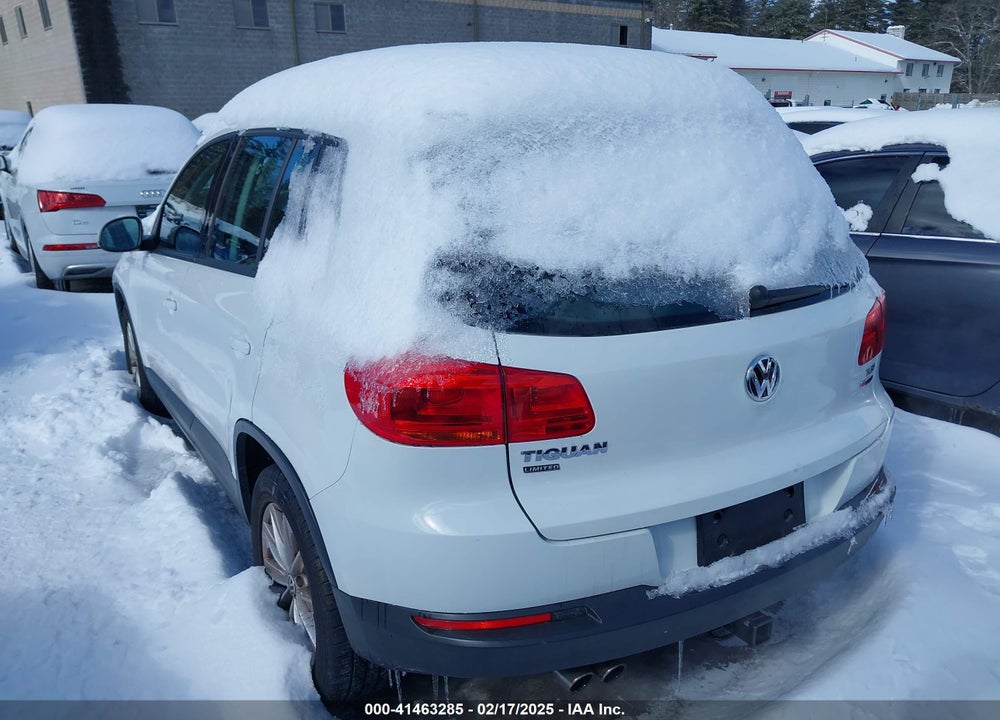 2017 VOLKSWAGEN TIGUAN VIN: WVGBV7AX5HK049074