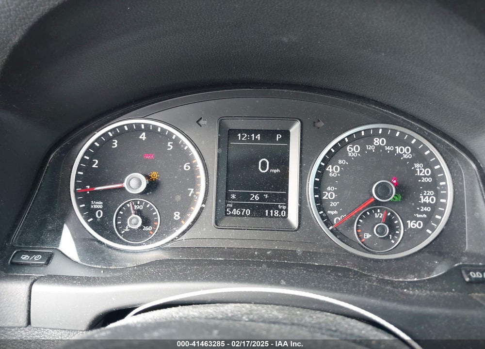 2017 VOLKSWAGEN TIGUAN VIN: WVGBV7AX5HK049074