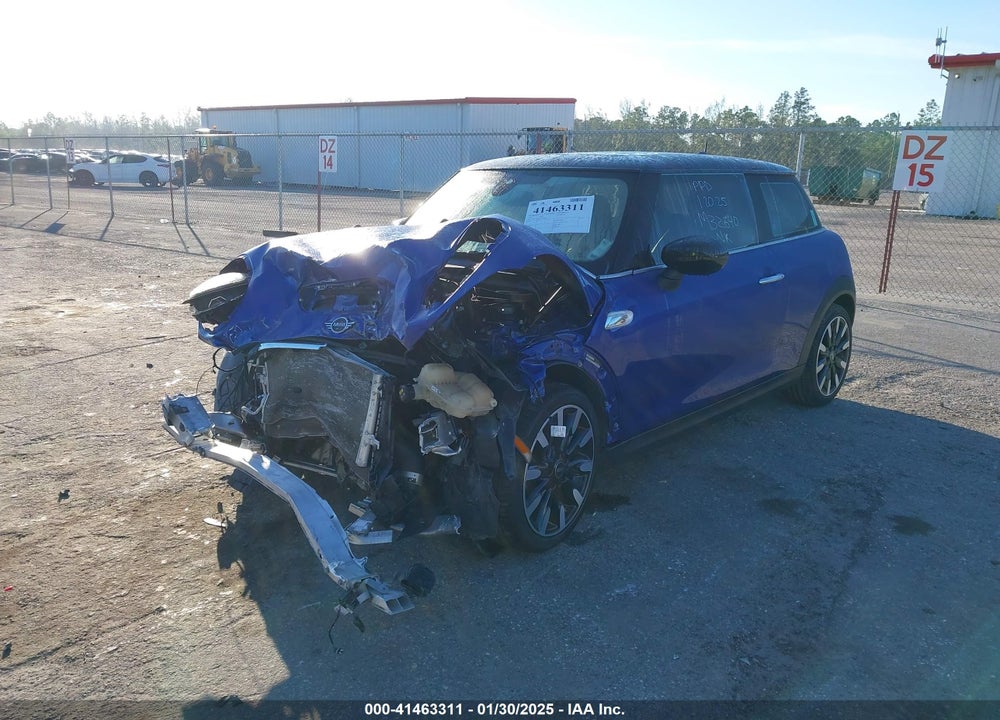 2020 MINI COOPER VIN: WMWXR5C09L2M32640