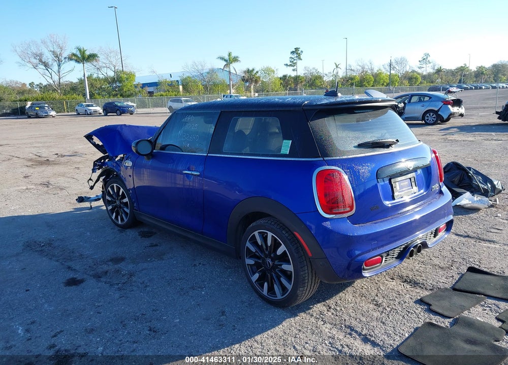 2020 MINI COOPER VIN: WMWXR5C09L2M32640