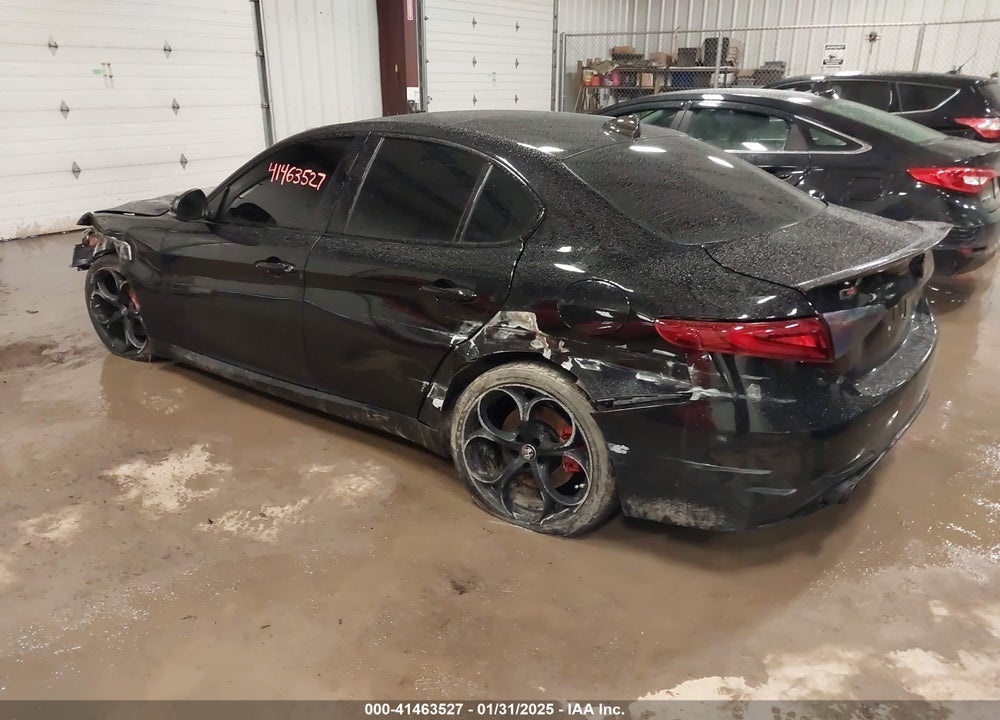 2018 ALFA ROMEO GIULIA VIN: ZARFAEEN8J7597597