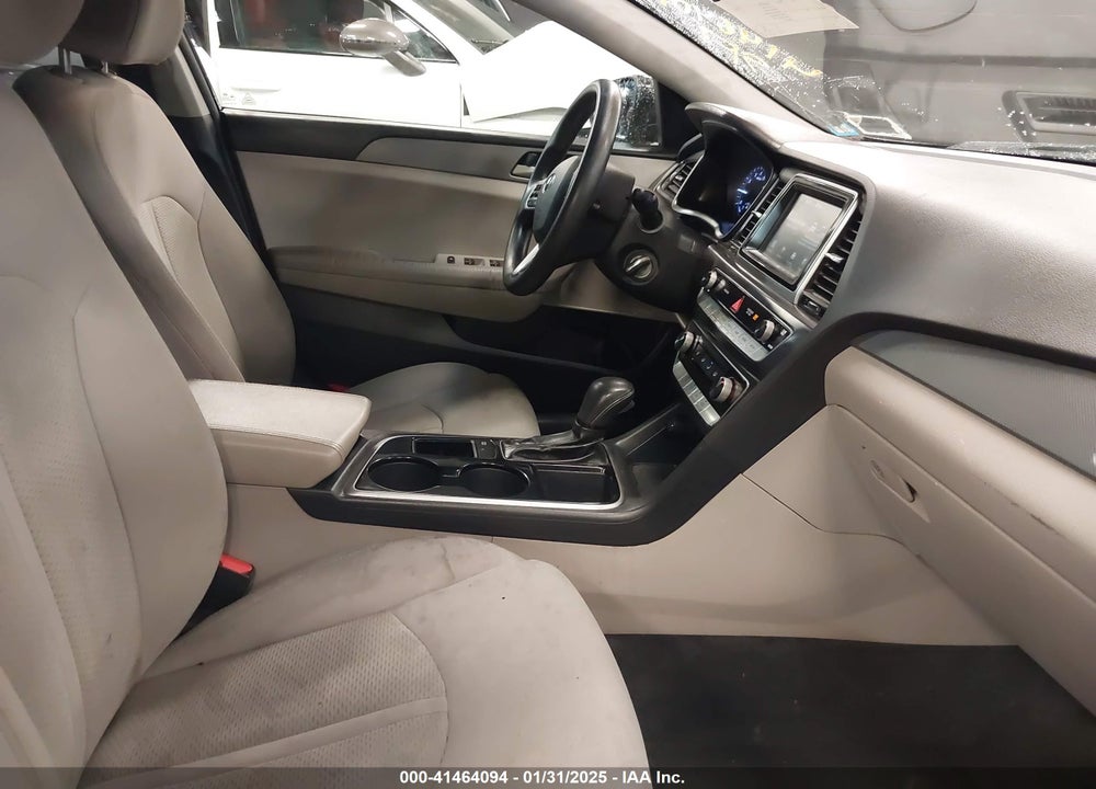 2019 HYUNDAI SONATA VIN: 5NPE24AF2KH802274