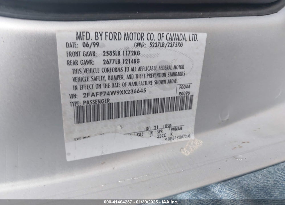 1999 FORD CROWN VICTORIA LX VIN: 2FAFP74W9XX236645