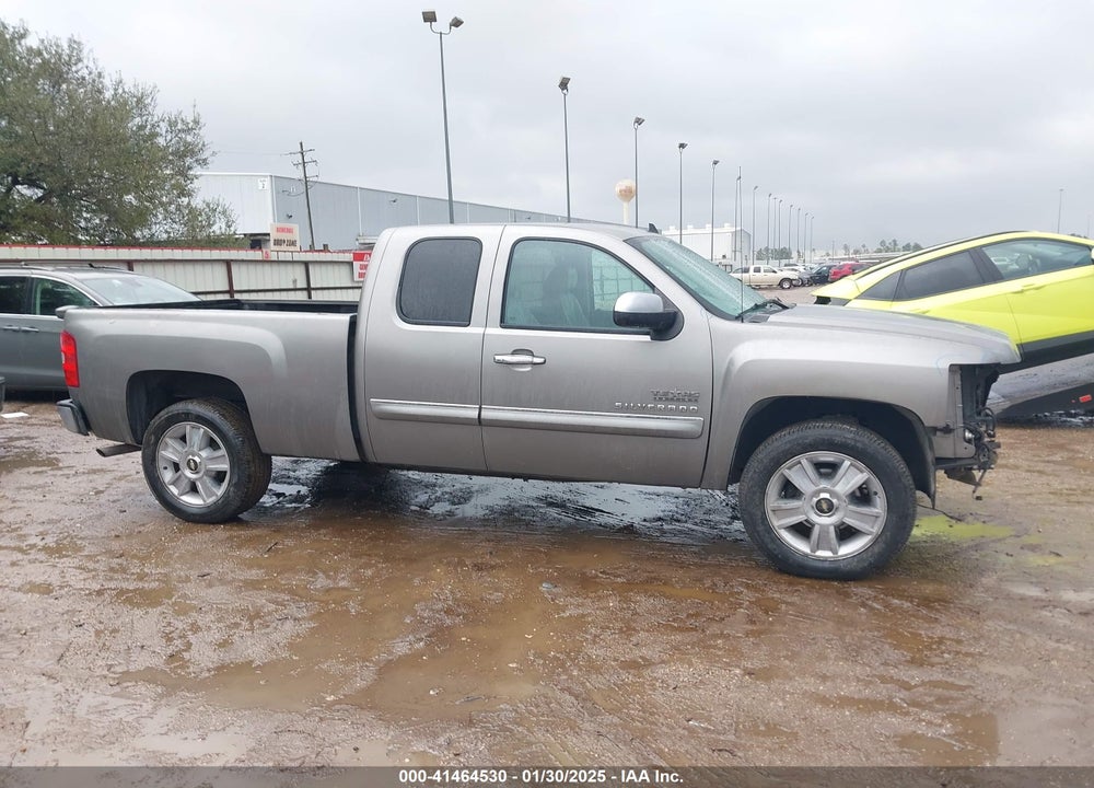 2013 CHEVROLET SILVERADO 1500 VIN: 1GCRCSE08DZ119936