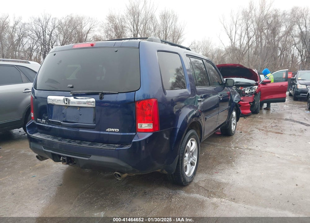 2014 HONDA PILOT EX VIN: 5FNYF4H45EB031673