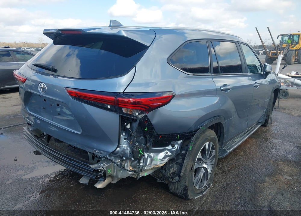 2023 TOYOTA HIGHLANDER XLE VIN: 5TDKDRAH4PS028204