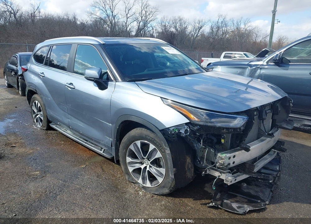 2023 TOYOTA HIGHLANDER XLE VIN: 5TDKDRAH4PS028204