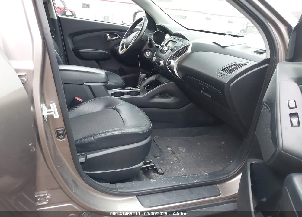 2011 HYUNDAI TUCSON GLS VIN: KM8JUCAC4BU172218