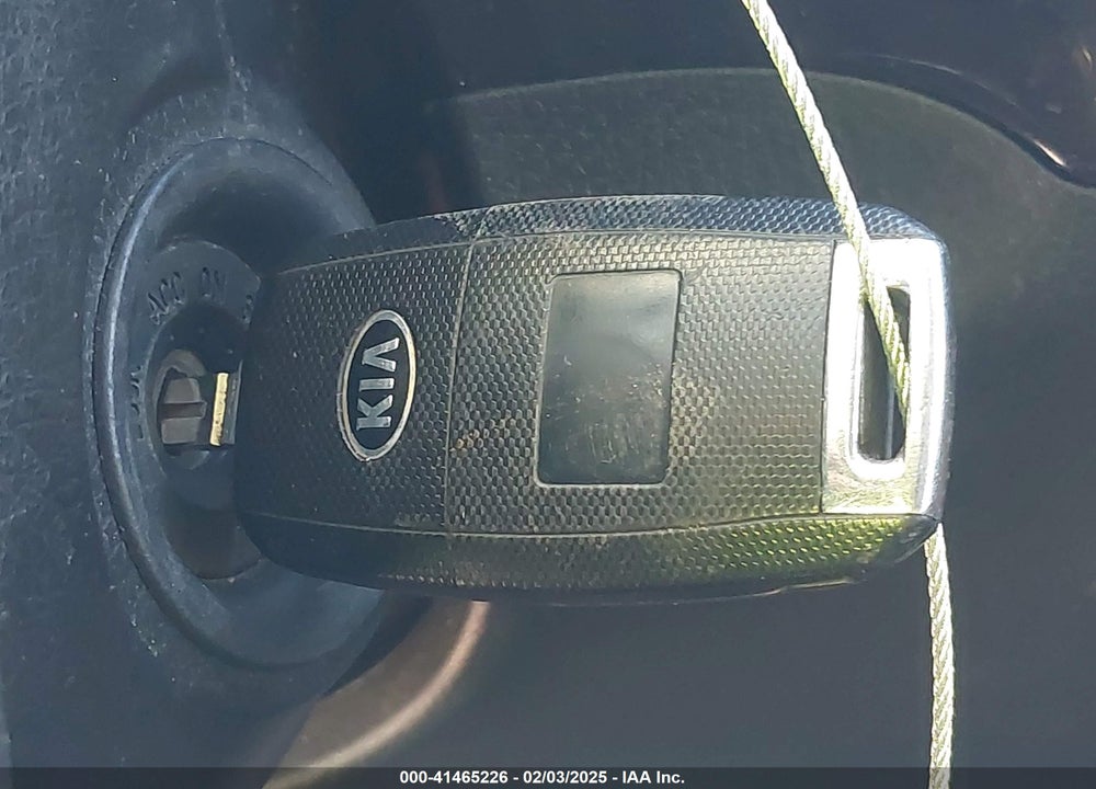 2014 KIA SORENTO LX VIN: 5XYKT3A69EG520798