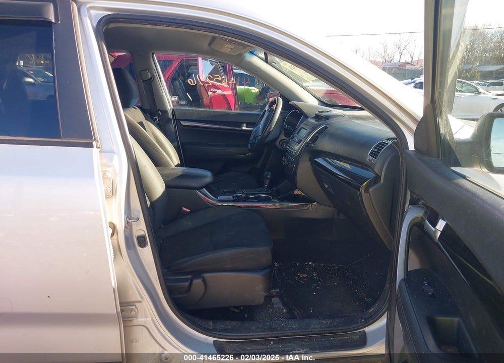 2014 KIA SORENTO LX VIN: 5XYKT3A69EG520798