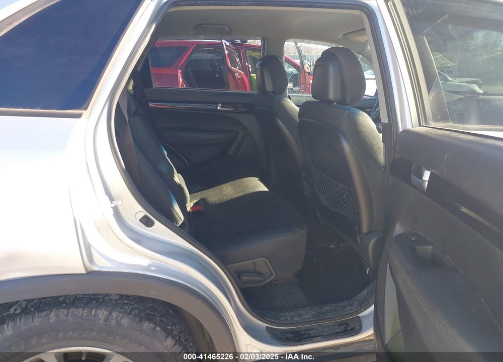 2014 KIA SORENTO LX VIN: 5XYKT3A69EG520798