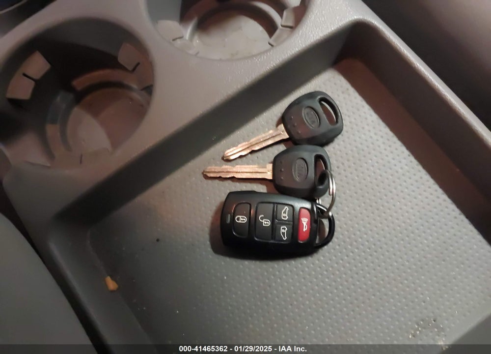 2012 KIA SEDONA LX VIN: KNDMG4C71C6507603