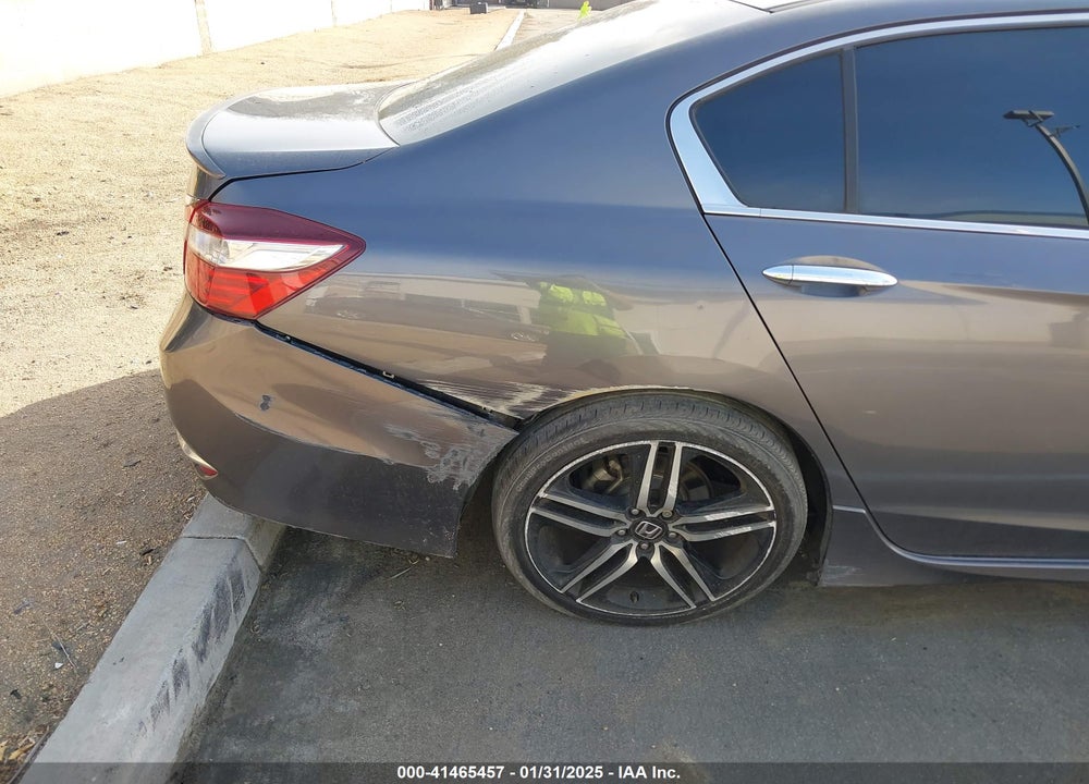 2017 HONDA ACCORD SEDAN VIN: 1HGCR2F58HA155209