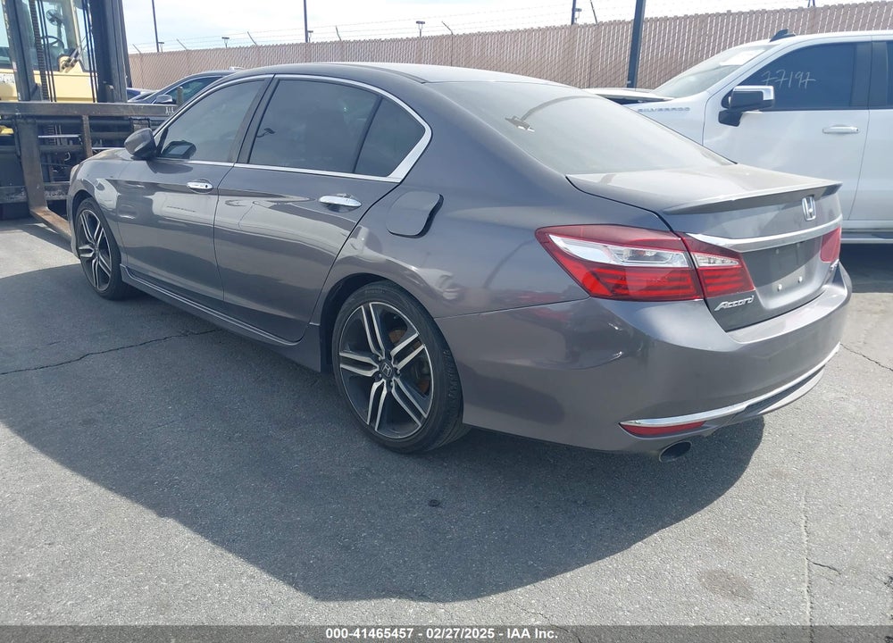 2017 HONDA ACCORD SEDAN VIN: 1HGCR2F58HA155209