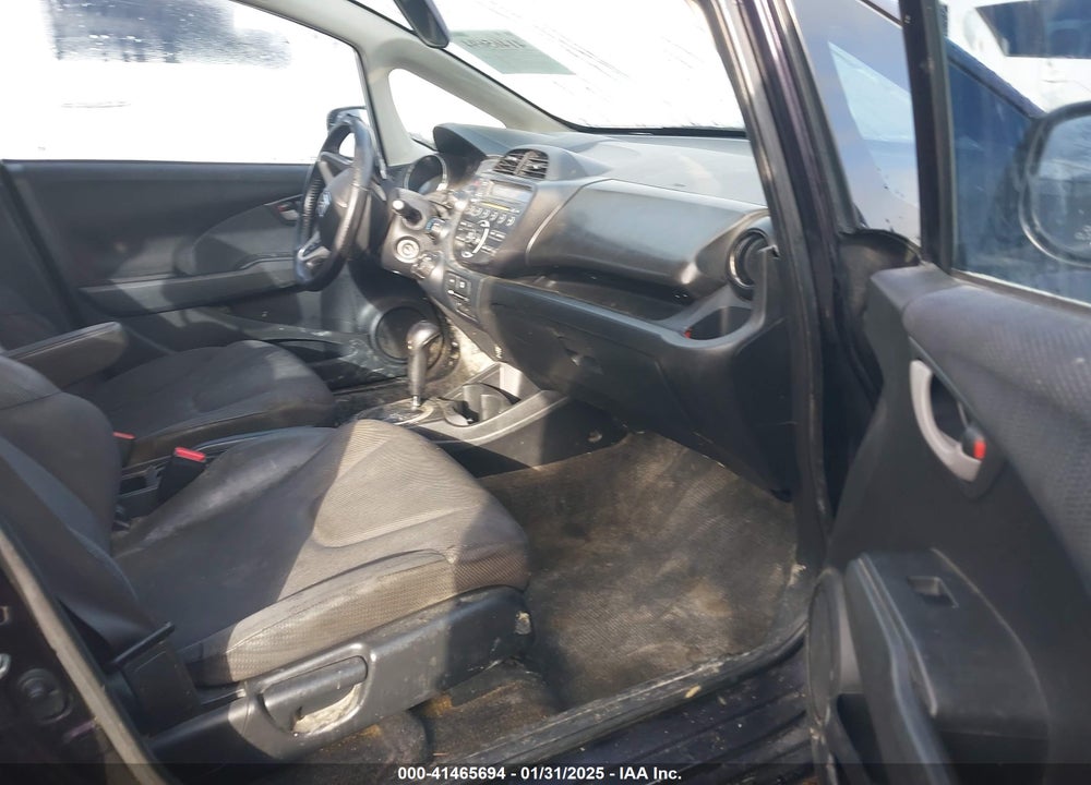 2013 HONDA FIT VIN: JHMGE8H50DC039558
