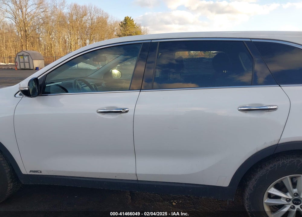 2019 KIA SORENTO 3.3L LX VIN: 5XYPGDA55KG487527