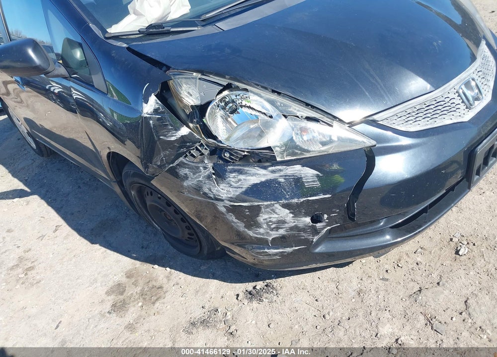 2013 HONDA FIT VIN: JHMGE8H30DC009636