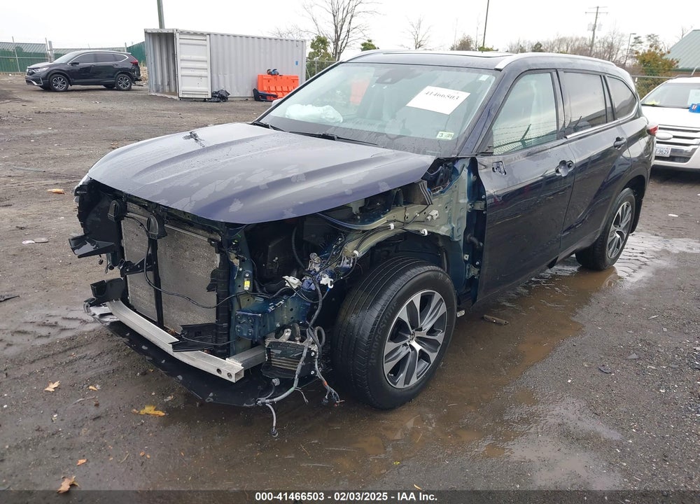 2022 TOYOTA HIGHLANDER XLE VIN: 5TDGZRBH8NS195510