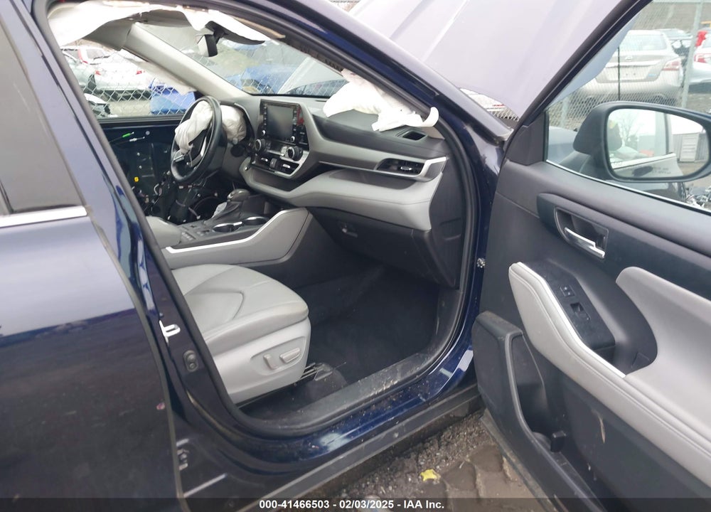 2022 TOYOTA HIGHLANDER XLE VIN: 5TDGZRBH8NS195510